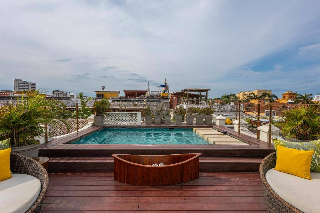 Ananda Hotel Boutique: Swimming pool