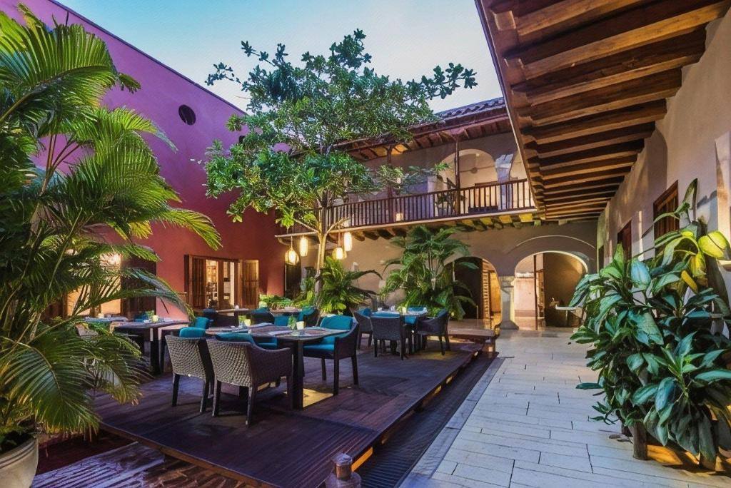 Ananda Hotel Boutique: Dining
