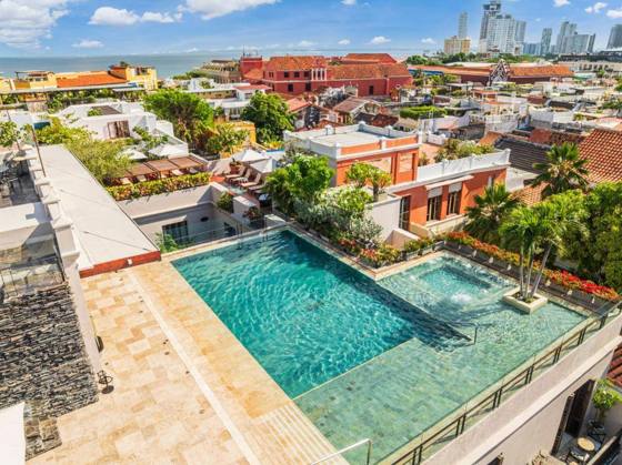 Bastión Luxury Hotel: Swimming pool