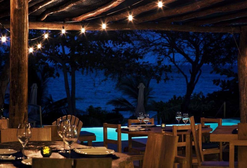 Blue Apple Beach - Island Hotel: On-site dining