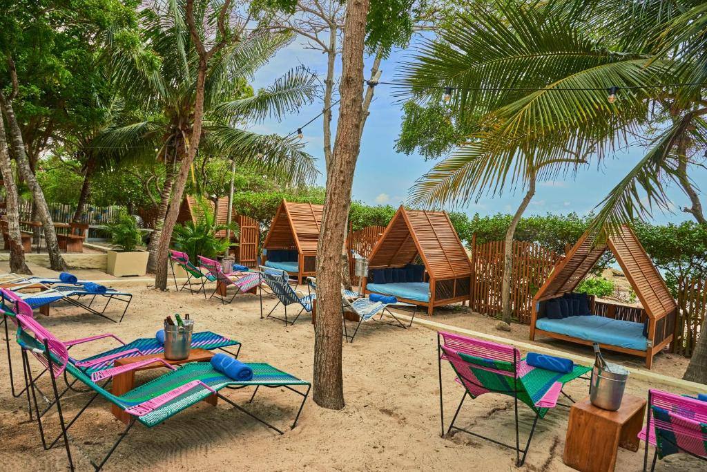 Blue Apple Beach - Island Hotel: Beach