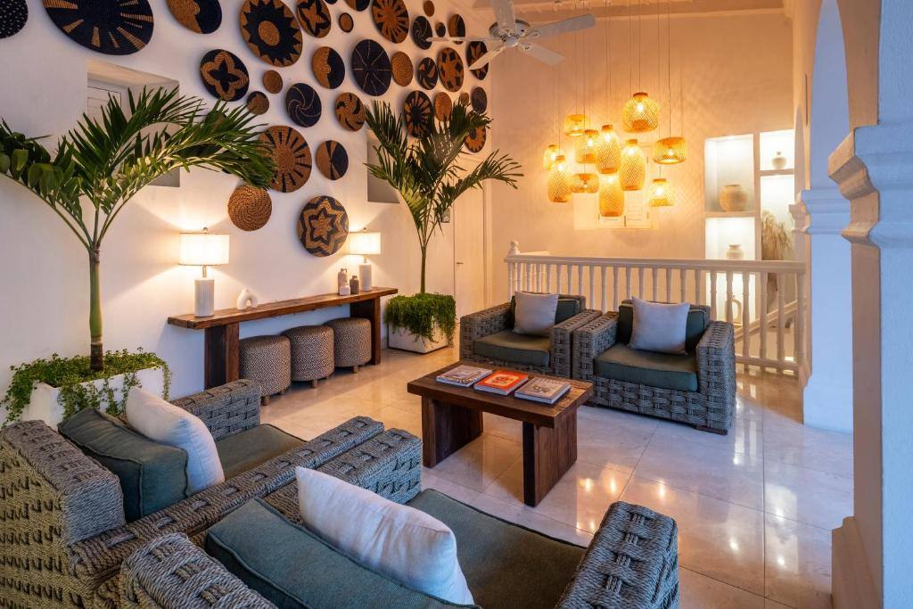Casa La Cartujita: Shared lounge/TV area