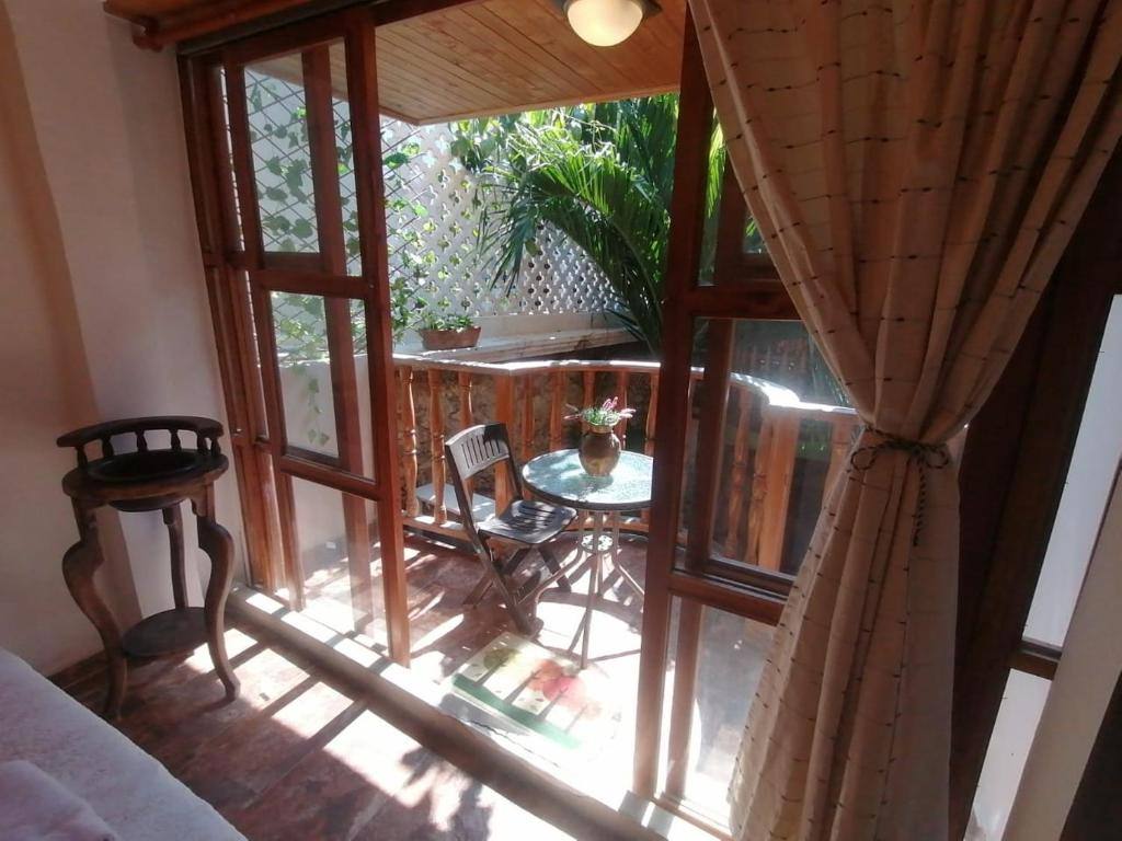 Casa Mama Waldy - Bar & Hostel: Balcony/terrace