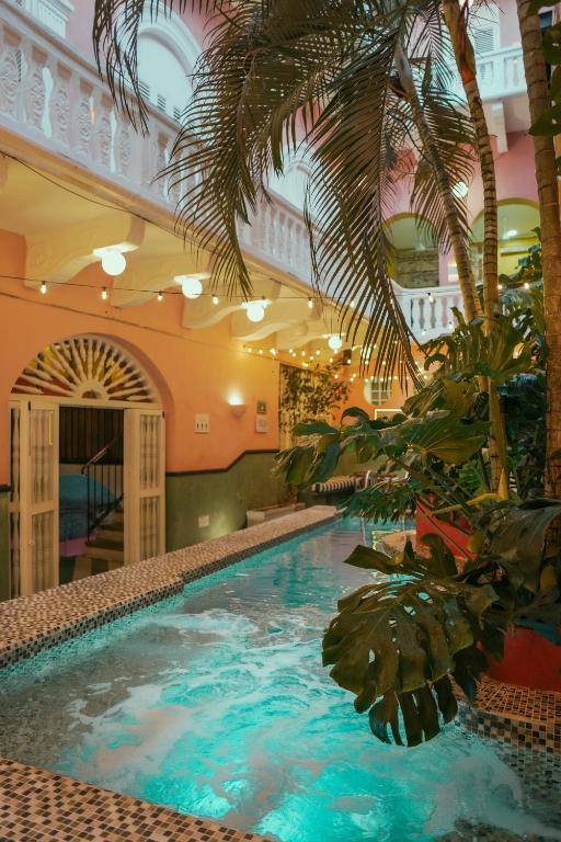 Casa Movida Hostel: Swimming pool