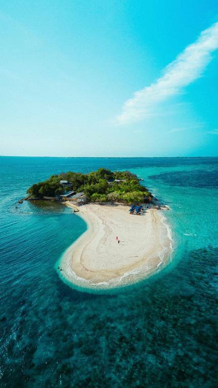 Corona Island: Exterior view