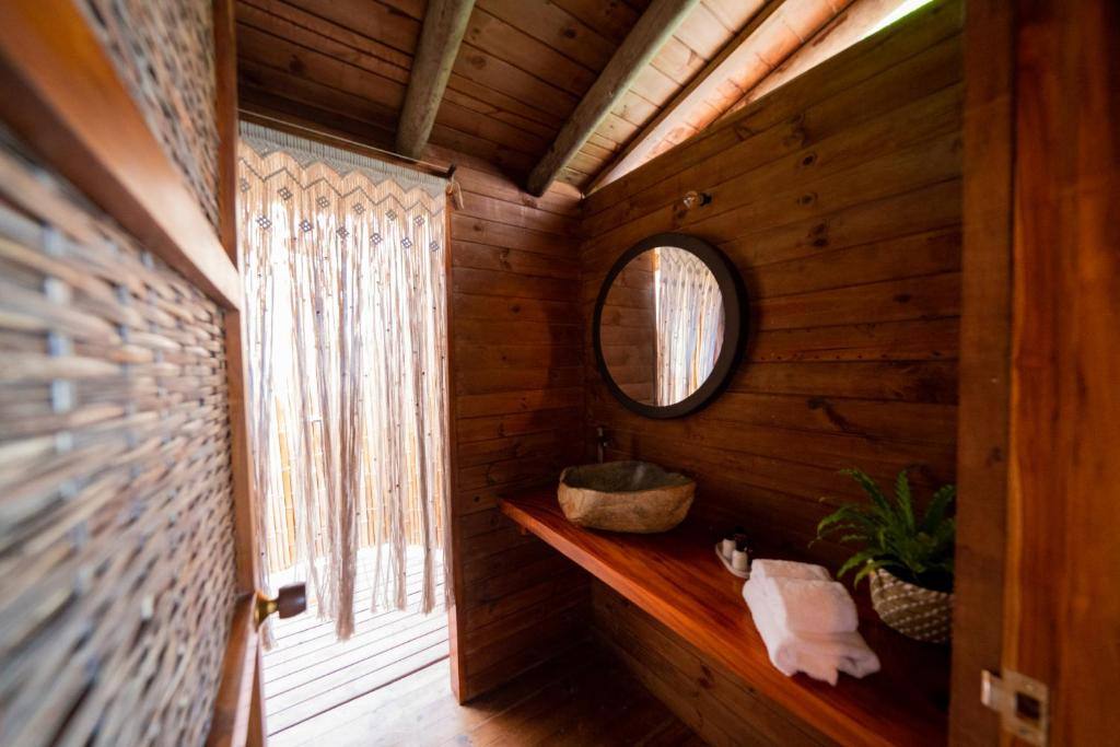 Corona Island: Bathroom