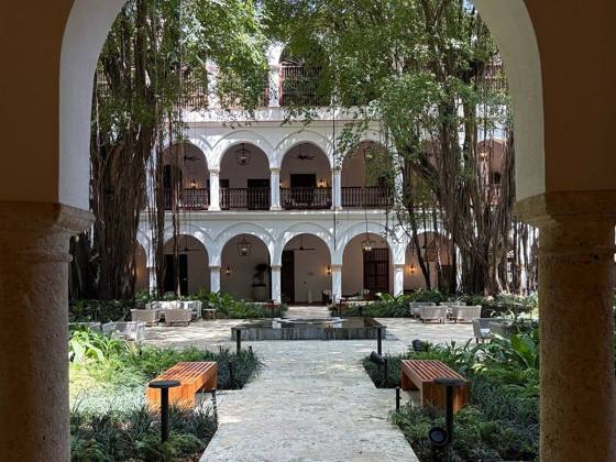 Four Seasons Hotels and Resorts: photo 1