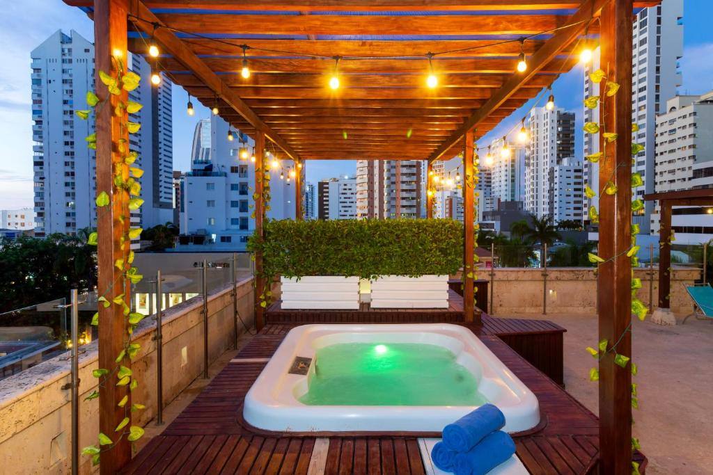 GIO hotel Cartagena Tama: Hot tub