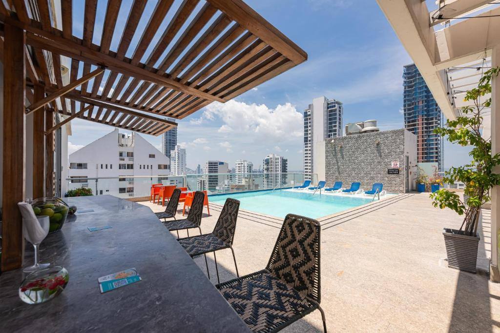 Hampton By Hilton Cartagena: Swimming pool