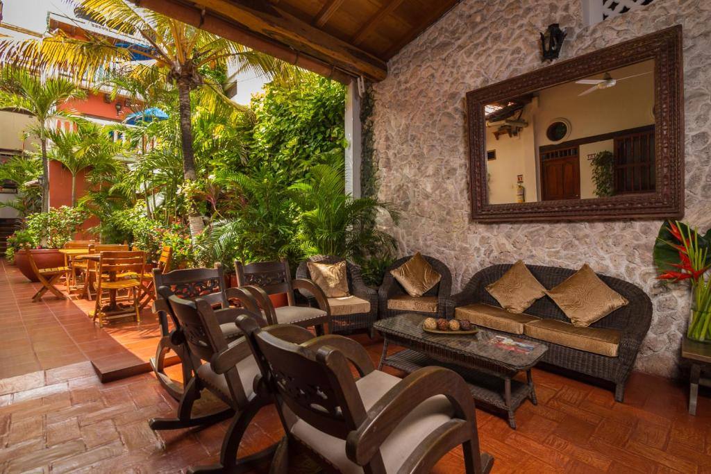 Hotel 3 Banderas: Shared lounge/TV area