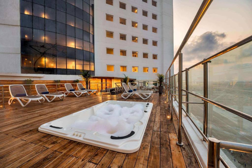 Hotel Almirante: Property views
