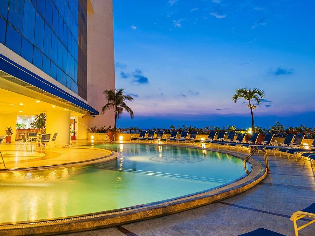 Hotel Almirante: Swimming pool