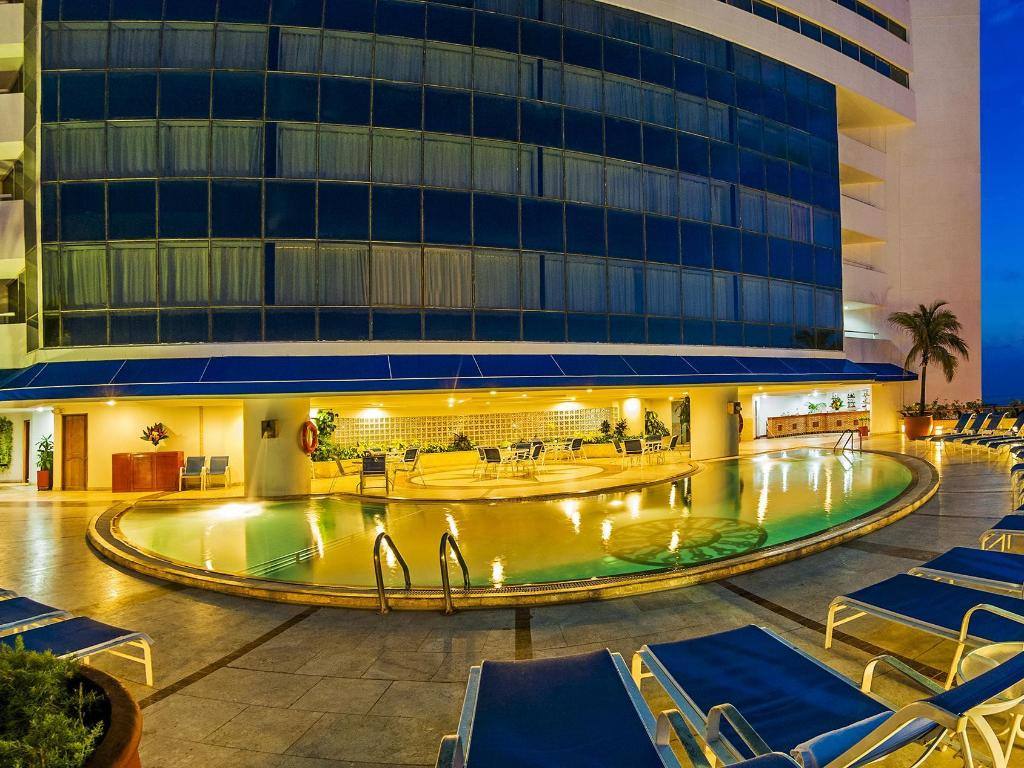 Hotel Almirante: Swimming pool