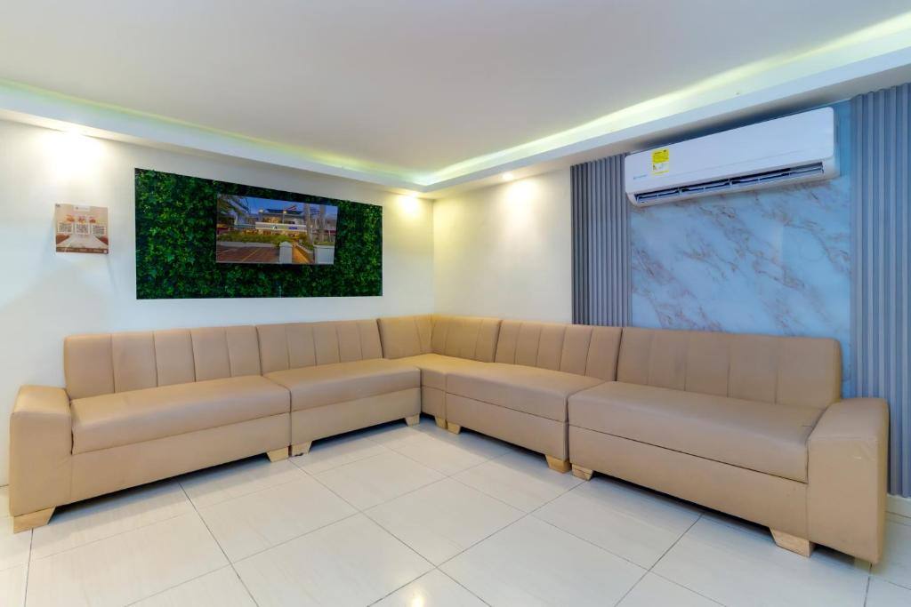 Hotel Avexi Suites By Geh Suites: Lobby