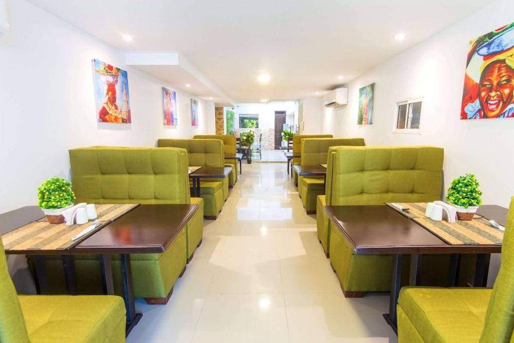 Hotel Avexi Suites By Geh Suites: Dining