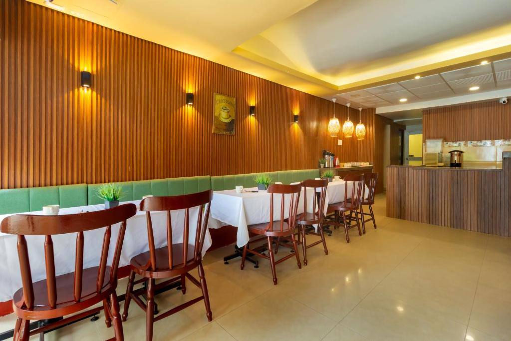 Hotel Azuan Suites: Restaurant