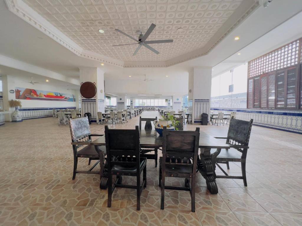 Hotel Costa Del Sol: Restaurant