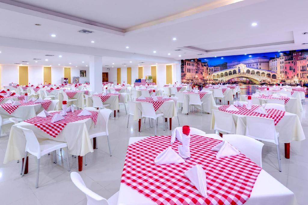 Hotel Dorado Plaza: Restaurant