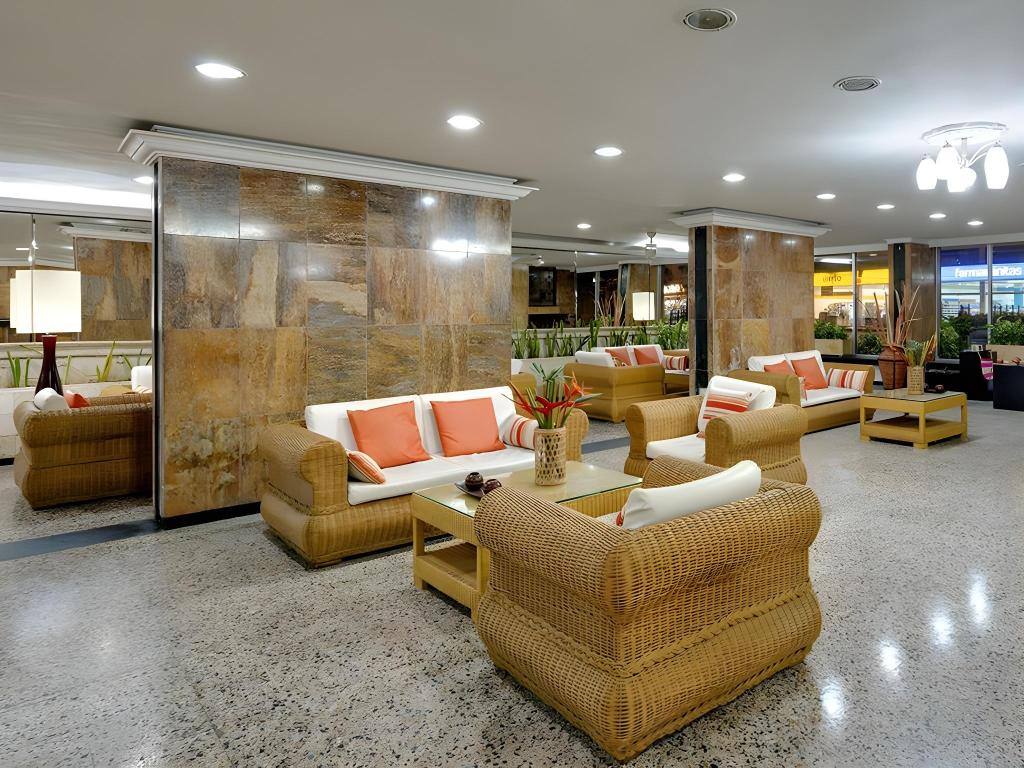 Hotel Dorado Plaza: Lobby