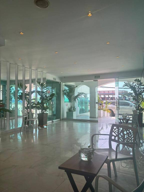 Hotel Isla Capri: Lobby
