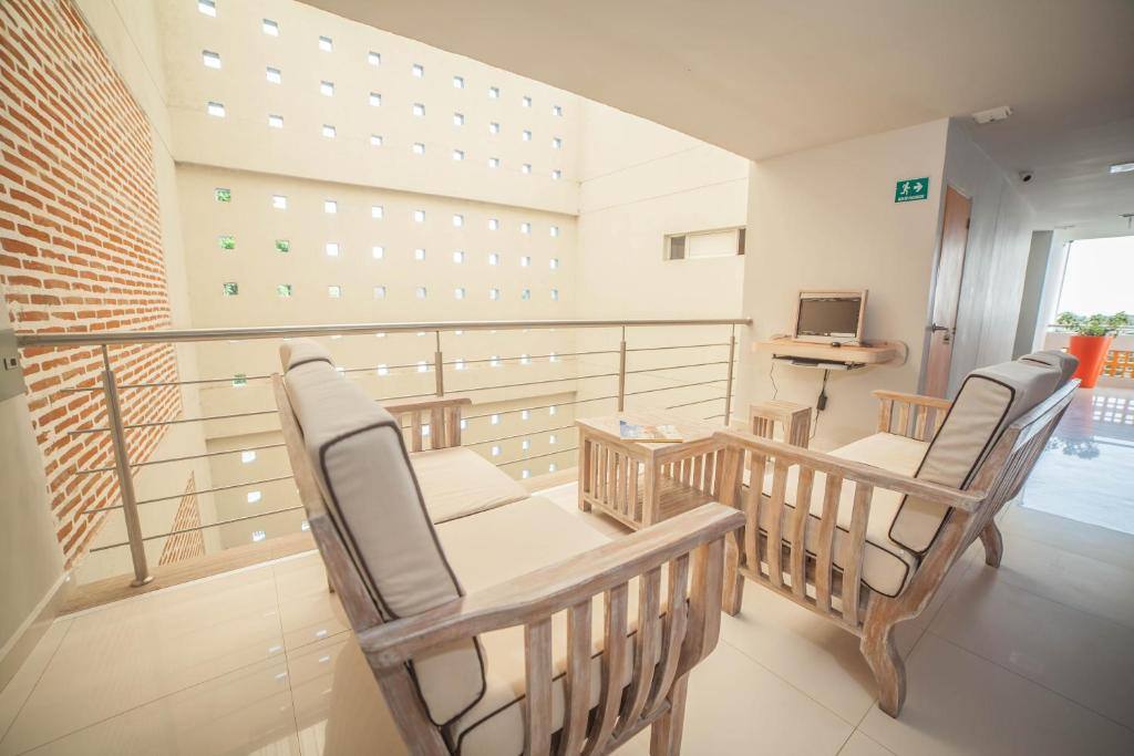 Hotel Mar Del Plata: Shared lounge/TV area