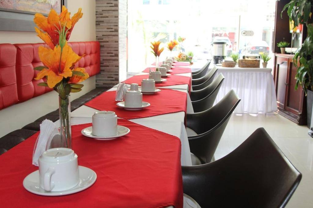 Hotel Marina Suites By Geh Suites: Dining