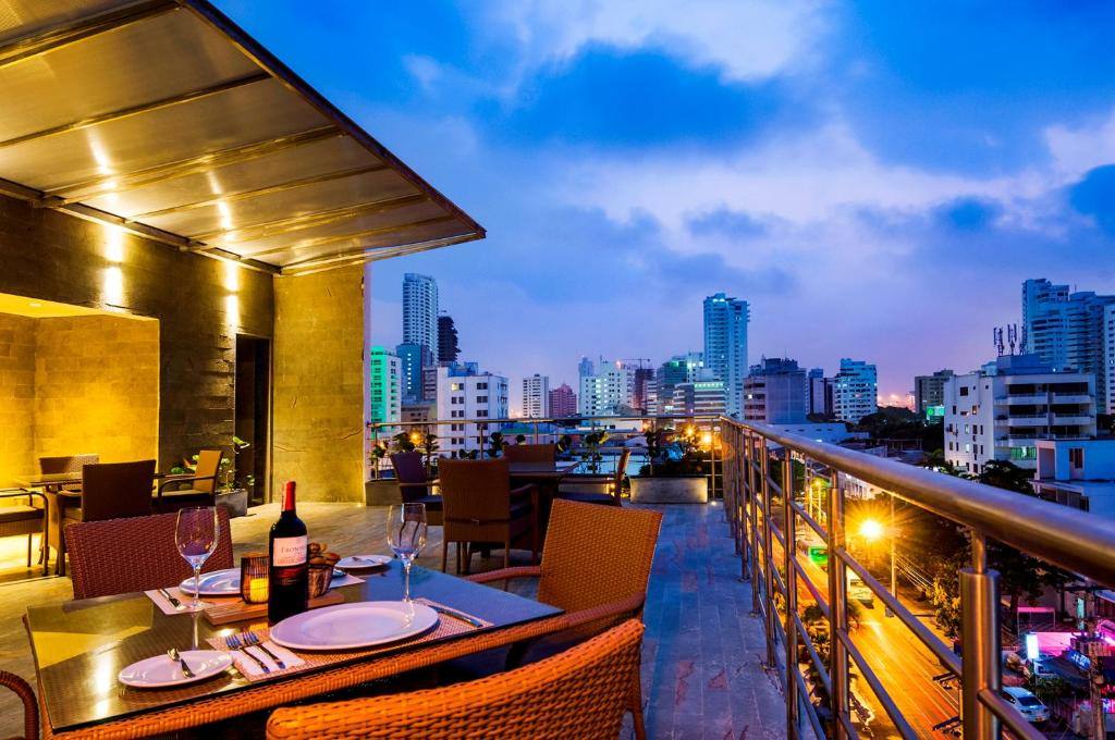 Hotel OZ Grand: Balcony/terrace