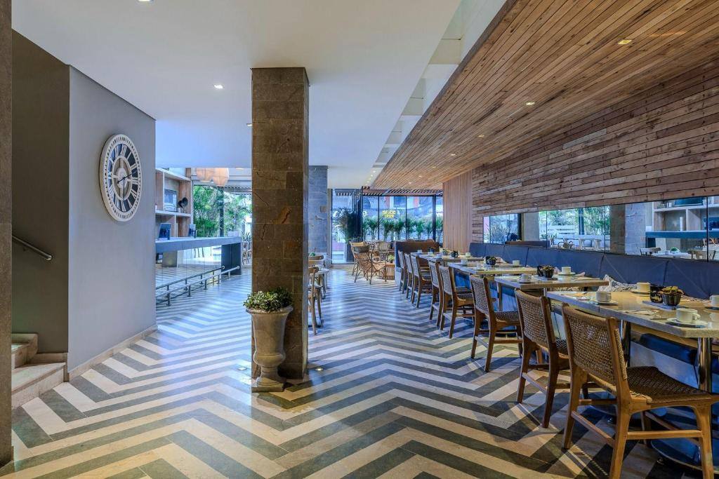 Hotel OZ Grand: Restaurant