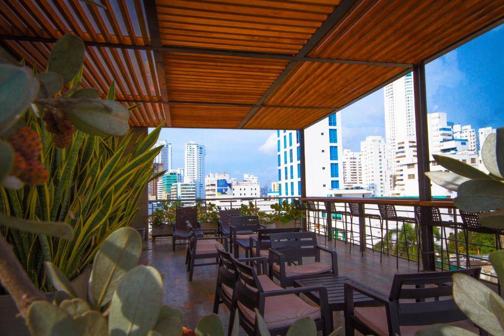 Hotel OZ Grand: Balcony/terrace