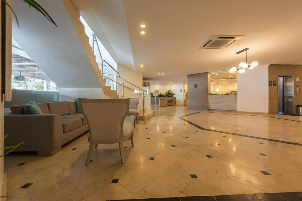 Hotel Regatta Cartagena: Lobby