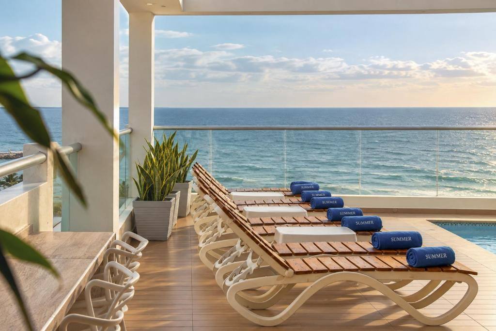Hotel Summer: Property views