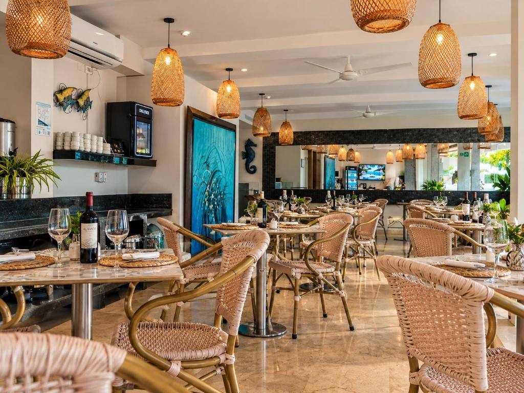 Hotel Summer: On-site dining