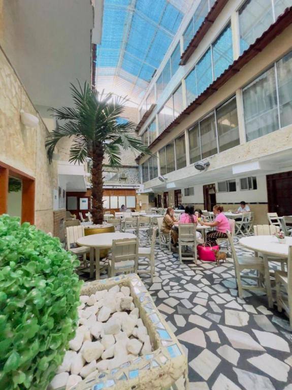 Hotel Toledo FL: On-site dining