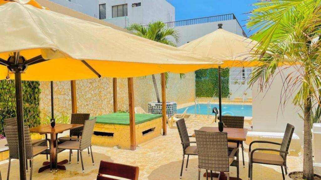 Hotel Toledo FL: Property views