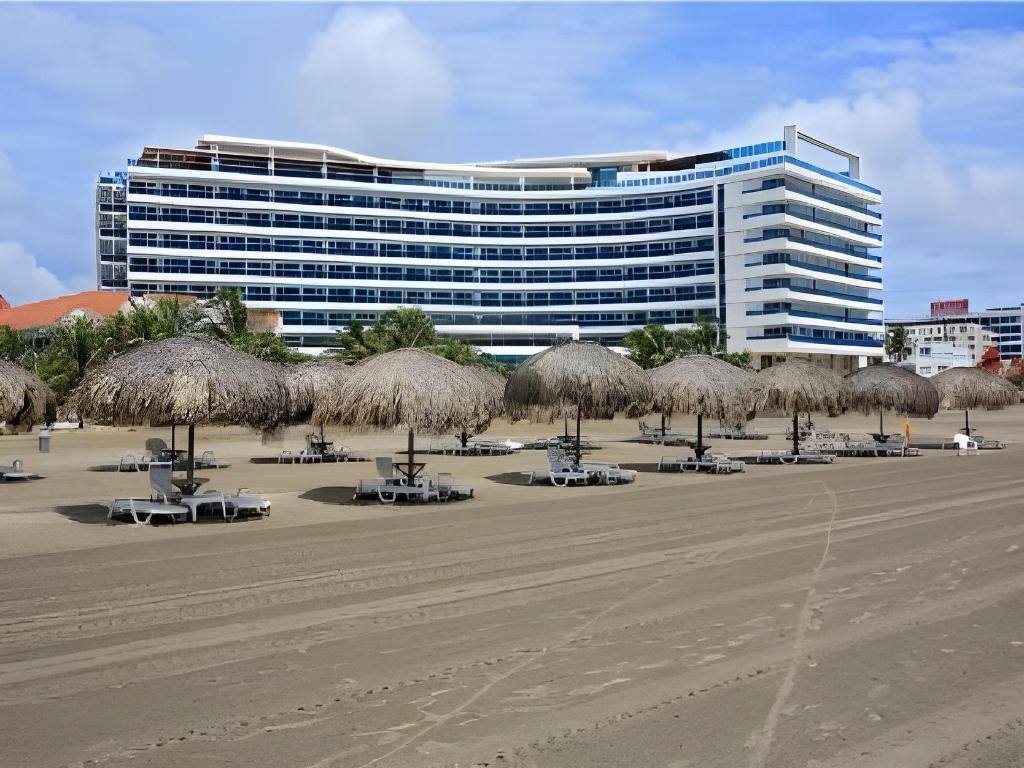 Las Americas Torre Del Mar: Exterior view