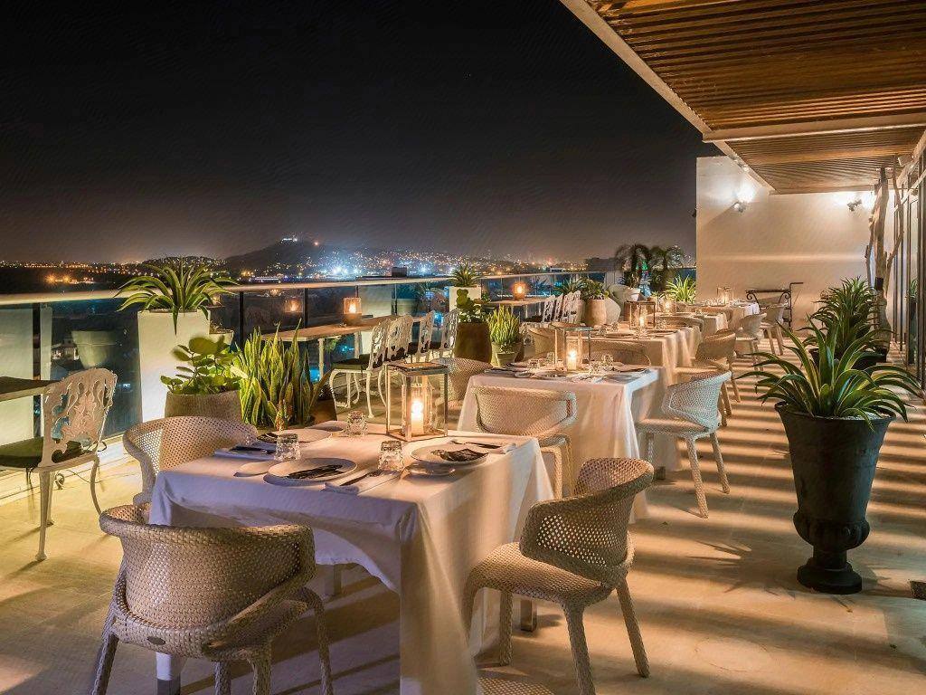 Las Americas Torre Del Mar: Dining