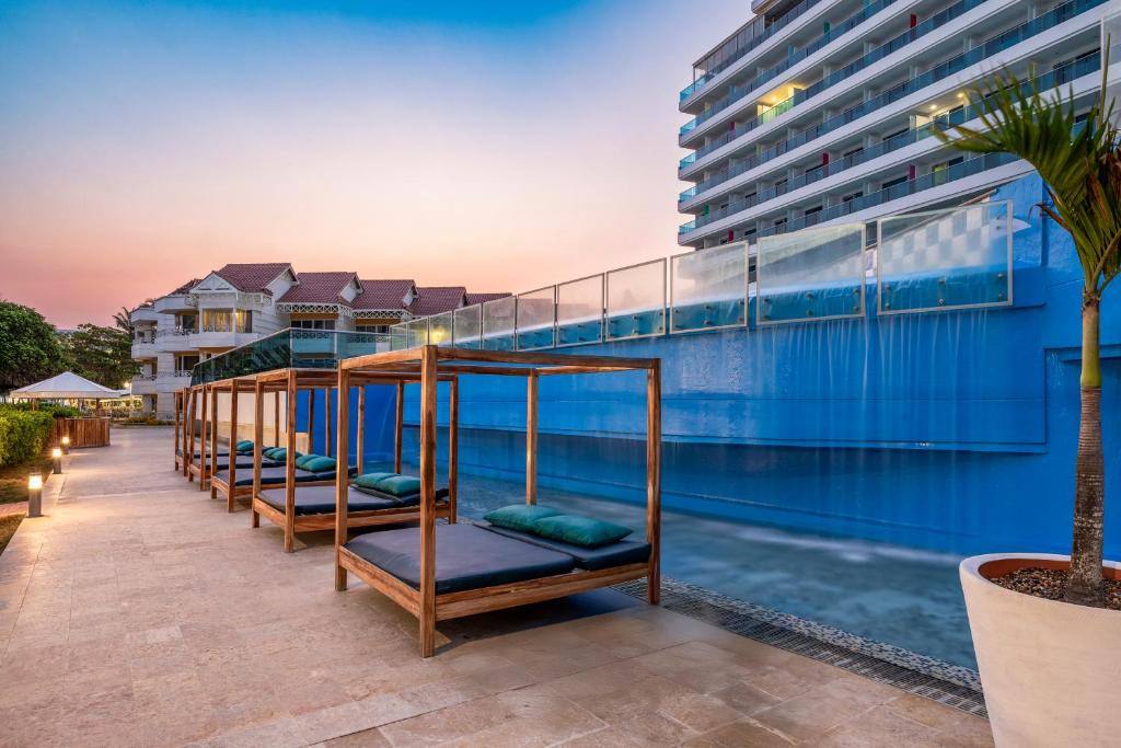 Las Americas Torre Del Mar: Swimming pool