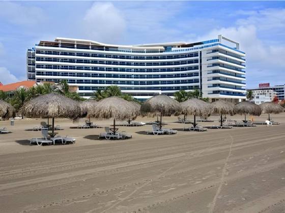 Las Americas Torre Del Mar: Exterior view