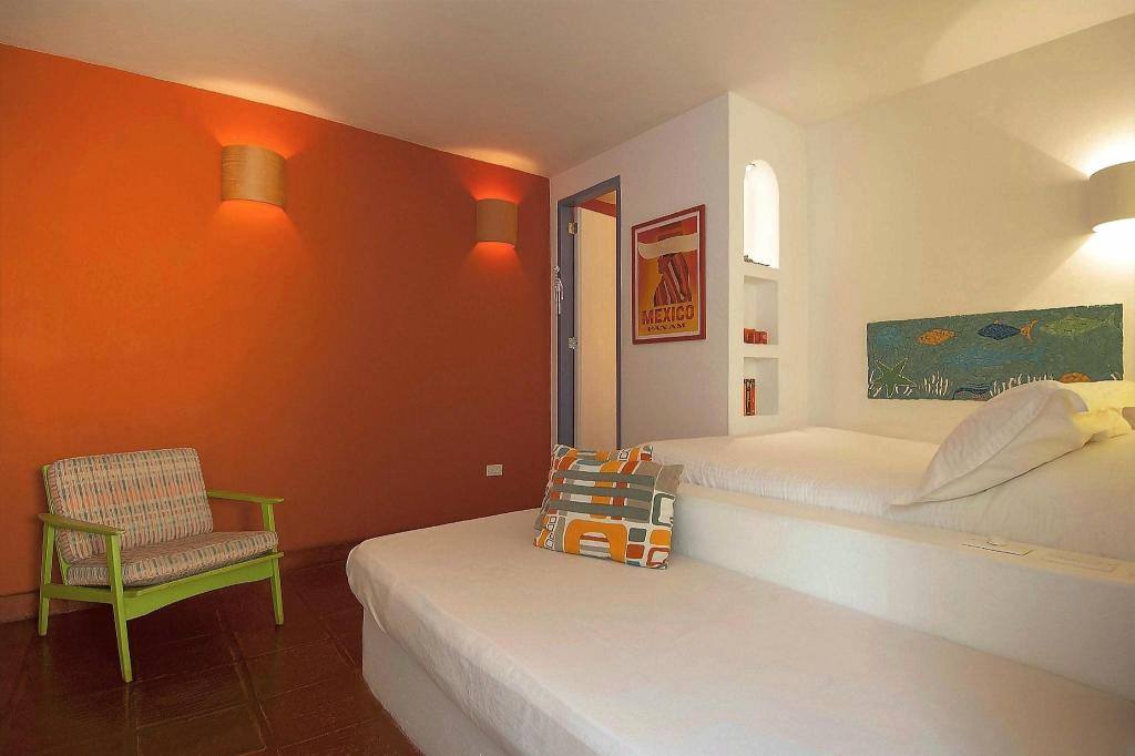 Les Lezards Bed & Breakfast: Room photos