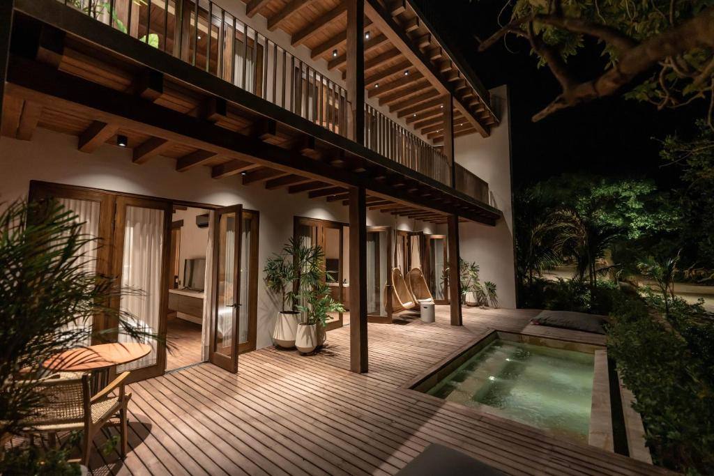 Makani Luxury Wanderlust: Garden