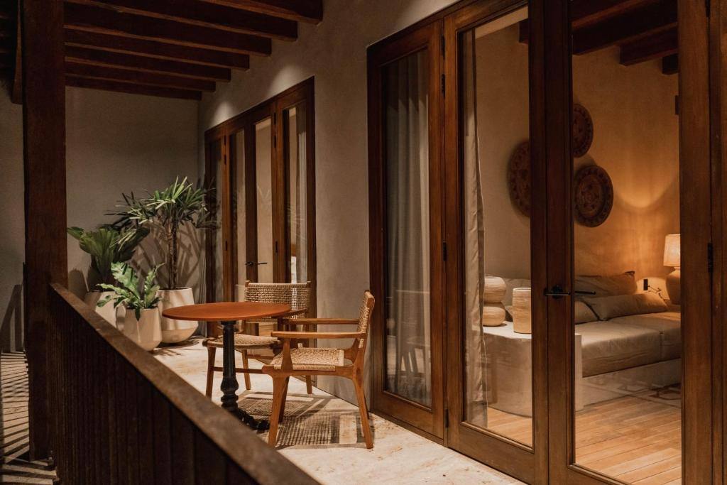 Makani Luxury Wanderlust: Balcony/terrace