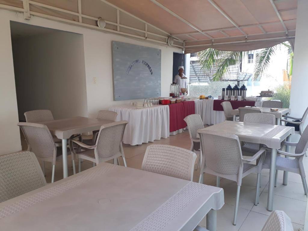 Mintaka Hotel & Lounge: On-site dining