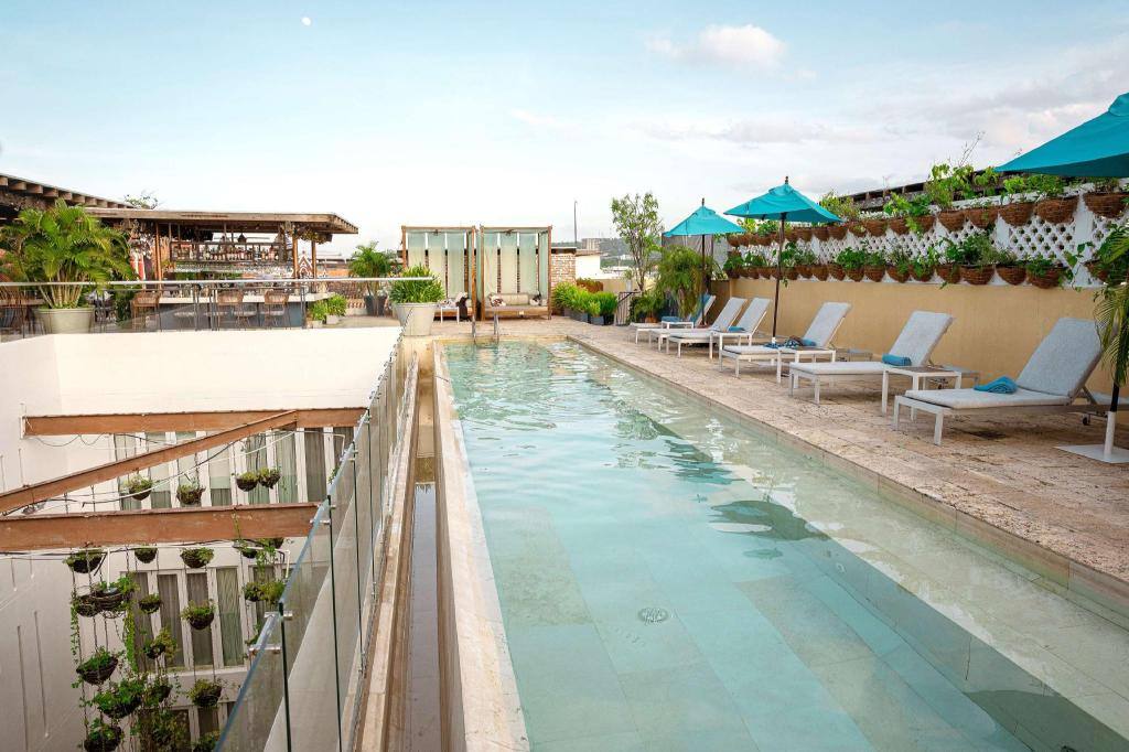 Nacar Hotel Cartagena, Curio Collection by Hilton: Swimming pool