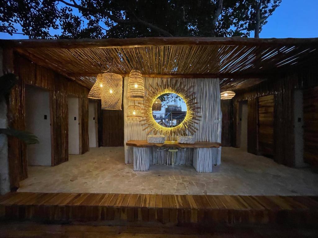 Nena Beach Club & Hotel: Bathroom
