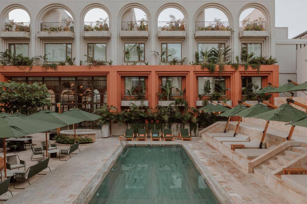 Osh Hotel Cartagena: Swimming pool
