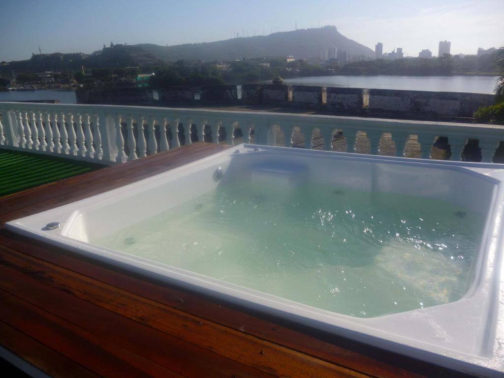 Patio de Getsemani: Hot tub