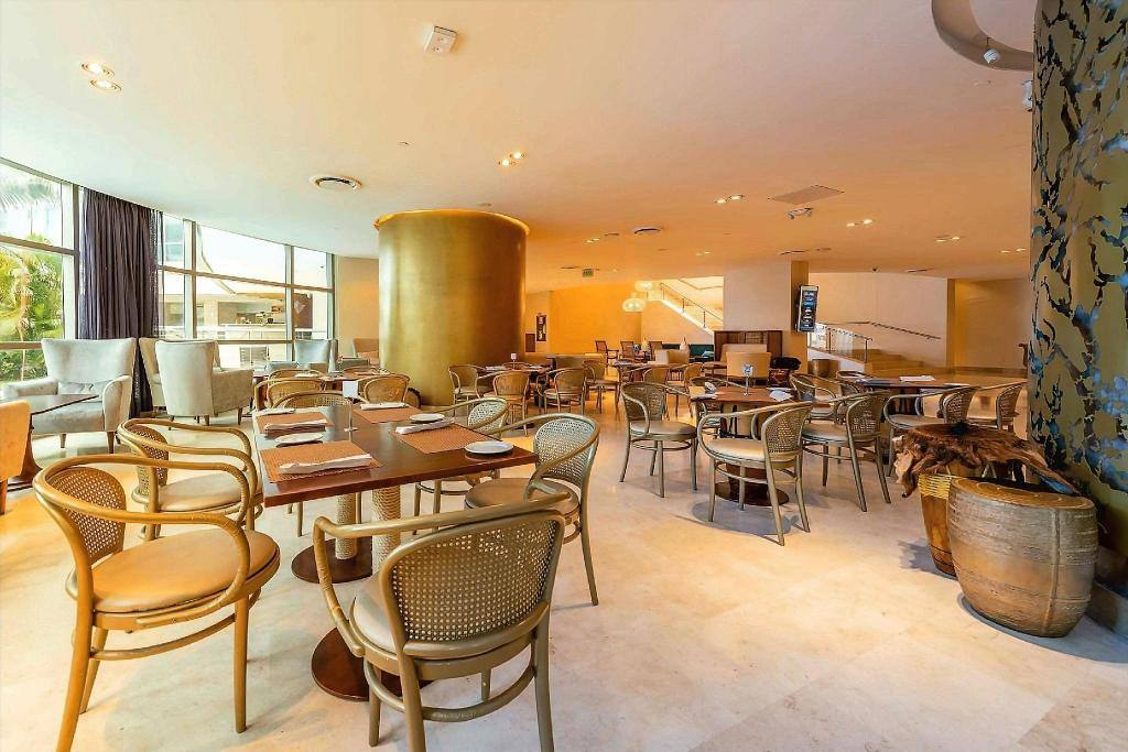 Radisson Cartagena Ocean Pavillion Hotel: Bar