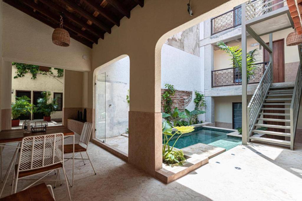 Soy Local Insignia: Property views