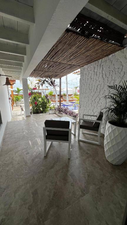 Wala Beach Club Hotel: Balcony/terrace
