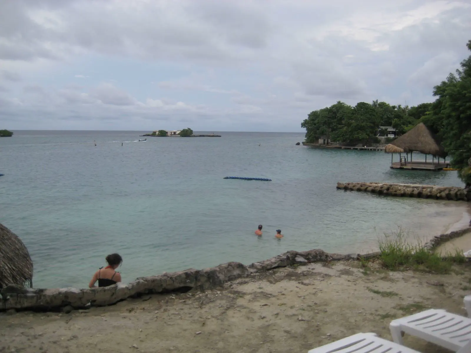 Turquoise water and palms on the Rosario Islands, near Cartagena